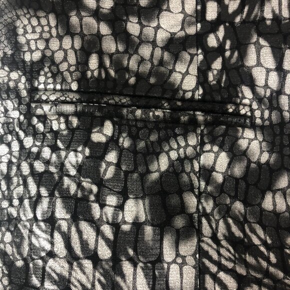 Chico's Jacket Womens Size 0 Silver Black Metallic Snake/ Allig Skin Snap Button - Picture 3 of 14
